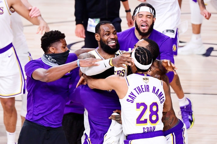 Chức vô địch lần thứ 17 đầy cảm xúc trong mùa giải đặc biệt nhất lịch sử Los Angeles Lakers - Ảnh 5.