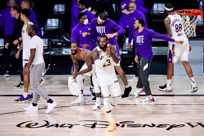 Chức vô địch lần thứ 17 đầy cảm xúc trong mùa giải đặc biệt nhất lịch sử Los Angeles Lakers - Ảnh 3.
