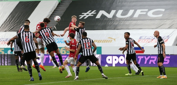 Phản lưới nhà và hỏng phạt đền, Man Utd vẫn thắng ngược nhờ 3 bàn trong 10 phút cuối - Ảnh 4.