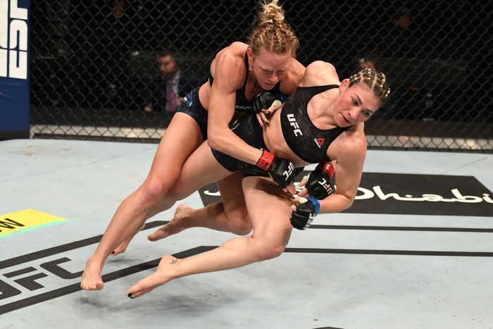 Cựu vương Holly Holm giành chiến thắng ấn tượng, sẵn sàng cho trận tranh đai tại UFC - Ảnh 3.