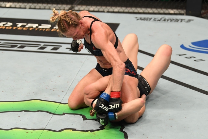 Cựu vương Holly Holm giành chiến thắng ấn tượng, sẵn sàng cho trận tranh đai tại UFC - Ảnh 4.