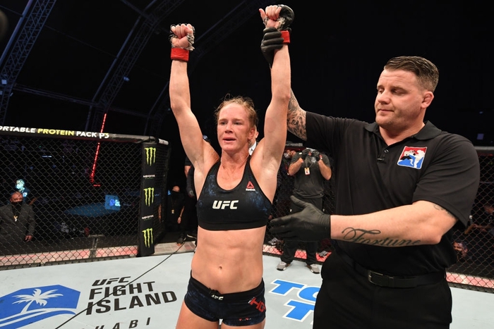 Cựu vương Holly Holm giành chiến thắng ấn tượng, sẵn sàng cho trận tranh đai tại UFC - Ảnh 7.