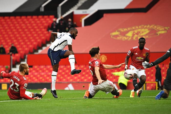 Hàng thủ thi đấu như mở ngủ, Manchester United thất bại nhục nhã 6-1 trước Tottenham - Ảnh 2.