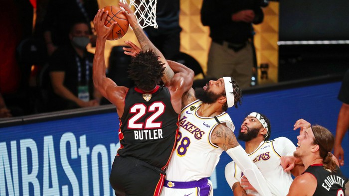 Phép màu của &quot;phù thủy&quot; Jimmy Butler đưa Miami Heat phá vỡ những giới hạn bất khả thi - Ảnh 4.