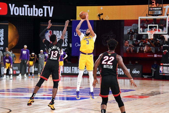 Anthony Davis cực &quot;clutch&quot; cuối trận, giúp Los Angeles Lakers đứng trước cơ hội vô địch sau 10 năm - Ảnh 4.
