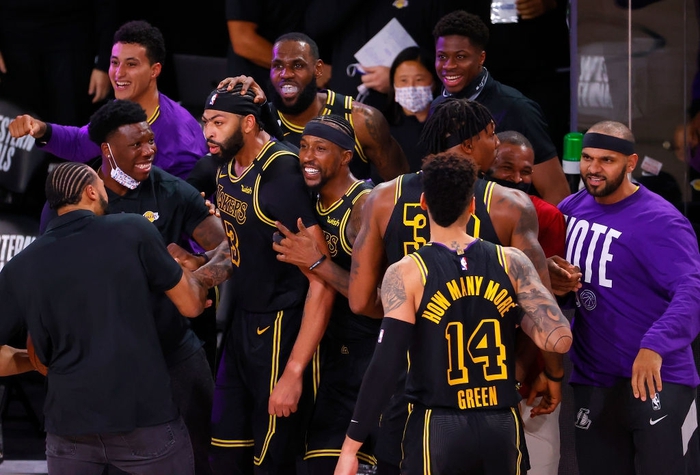 Mặc áo đấu tri ân Kobe Bryant tại game 5, Los Angeles Lakers thể hiện quyết tâm vô địch &quot;cực cao&quot; - Ảnh 1.