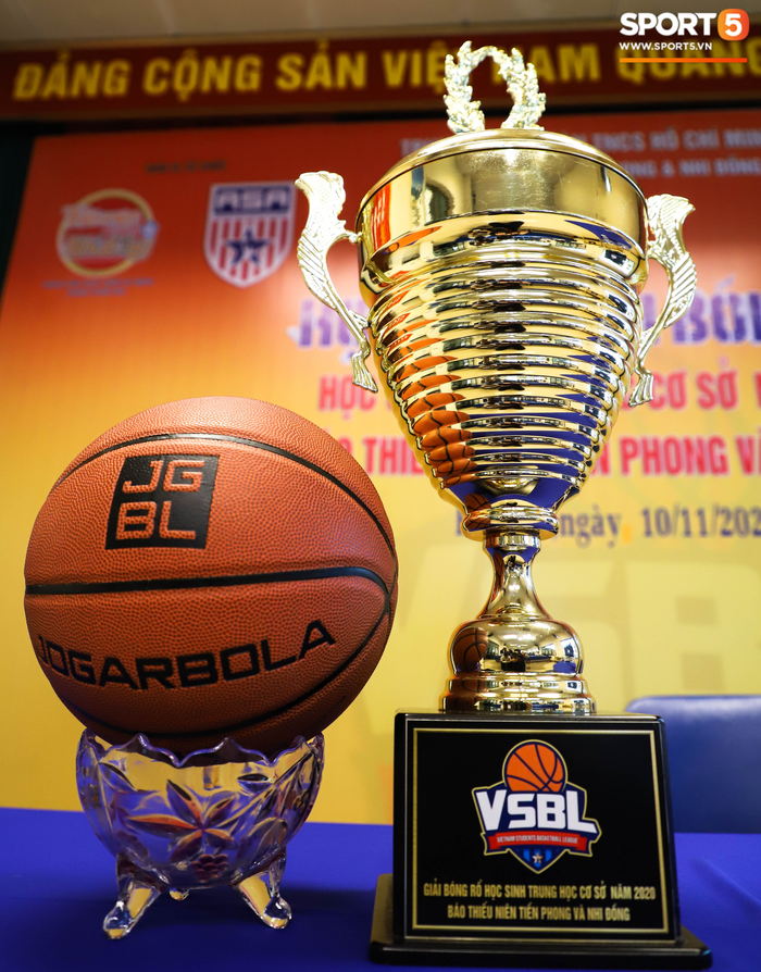 32 đội bóng tranh tài tại giải bóng rổ dành riêng cho học sinh Trung học cơ sở - Ảnh 1.