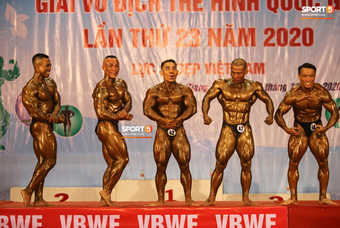 Trình diễn vô cùng tự tin trên nền nhạc Bigcityboi, lực sĩ Phạm Văn Mách xuất sắc giành HCV 60kg vô địch quốc gia - Ảnh 5.