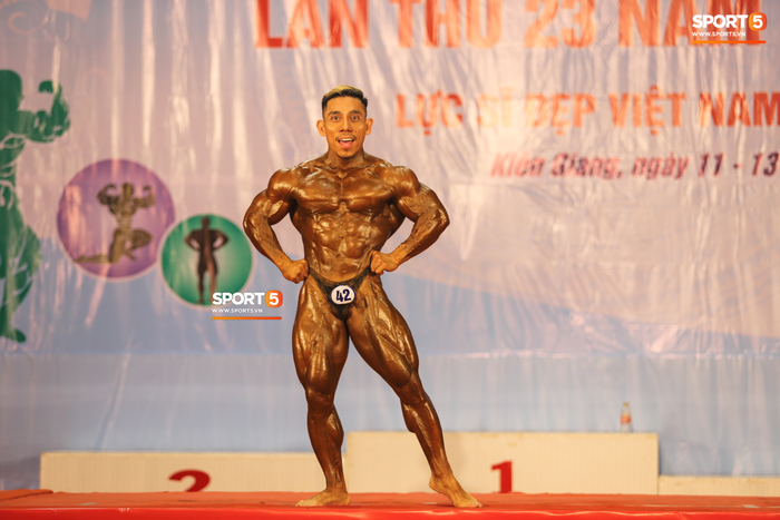 Trình diễn vô cùng tự tin trên nền nhạc Bigcityboi, lực sĩ Phạm Văn Mách xuất sắc giành HCV 60kg vô địch quốc gia - Ảnh 6.