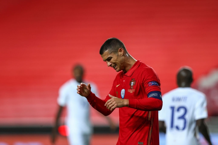 Ronaldo quỵ gối bất lực, tuyển Bồ Đào Nha chính thức thành cựu vương Nations League - Ảnh 2.