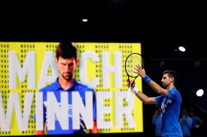 Djokovic lại khiến fan trầm trồ với cú bắt volley cực &quot;đỉnh&quot; trong trận ra quân ATP Finals - Ảnh 7.