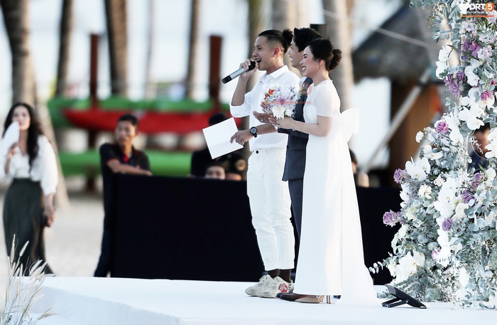 Dàn sao bóng đá Việt Nam lên đồ trắng, điển trai lịch lãm dự đám cưới Công Phượng ở Phú Quốc - Ảnh 7.