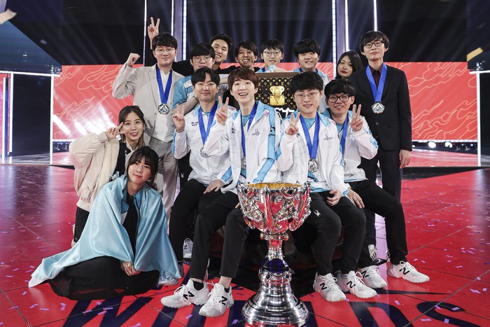 Người Hàn nổi giận vì DAMWON vô địch CKTG 2020 trong một &quot;SVĐ trống rỗng&quot; - Ảnh 1.