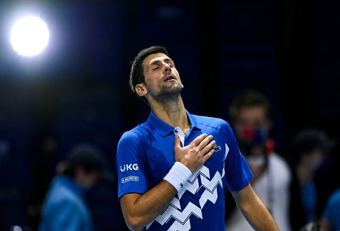 Djokovic thắng trận &quot;sinh tử&quot;, lần thứ 9 vào bán kết ATP Finals - Ảnh 1.