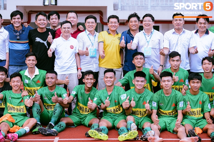 Góp mặt tại bán kết SV-League 2020, ĐH Nông Lâm tiếp tục nhận thưởng nóng sau khi hạ gục đội bóng bầu Hải - Ảnh 10.