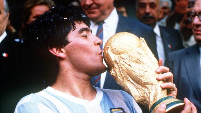 Huyền thoại Maradona qua đời ở tuổi 60 - Ảnh 1.