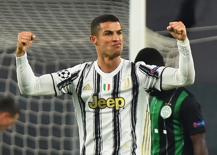 Ronaldo cười tươi khi đối thủ xin áo đấu trong ngày cân bằng kỷ lục ghi bàn của Messi - Ảnh 7.