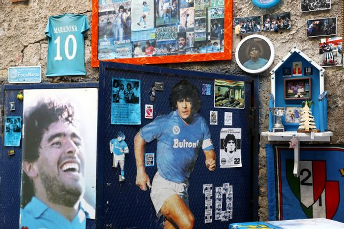 Sự nghiệp thăng trầm của Diego Maradona qua những bức hình đáng nhớ: Tạm biệt một thiên tài với đôi chân đầy những ma thuật - Ảnh 13.