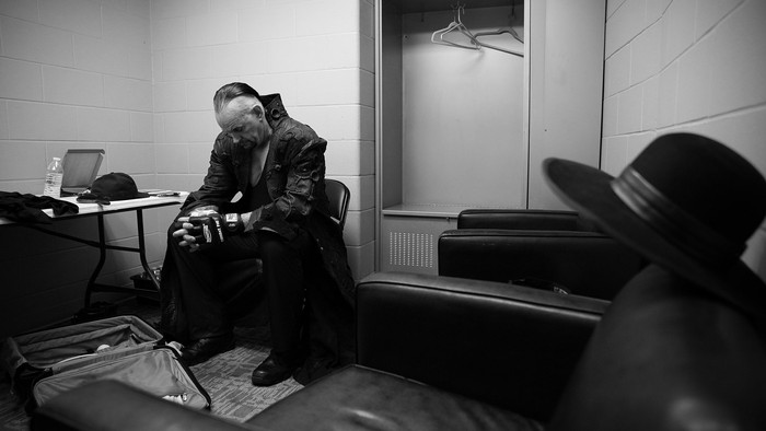 Xúc động trước những hình ảnh hậu trường của The Undertaker trong quá trình chuẩn bị cho sự kiện chia tay WWE - Ảnh 2.