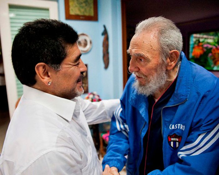 Diego Maradona mất cùng ngày với lãnh tụ Fidel Castro, người được &quot;Cậu bé vàng&quot; hết mực kính trọng - Ảnh 1.