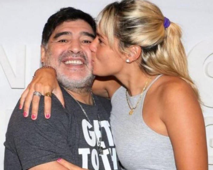 Tình cũ tai tiếng của Maradona bật khóc vì bị cấm vào lễ viếng - Ảnh 3.