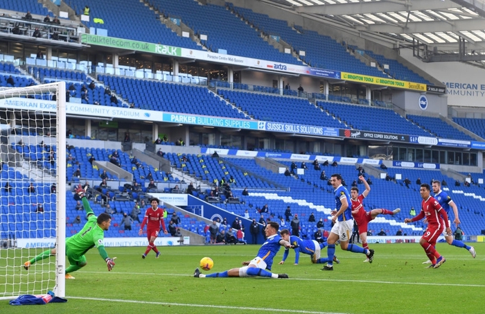 VAR khiến Liverpool ôm hận: Bị 2 quả phạt đền và từ chối 2 bàn thắng - Ảnh 2.