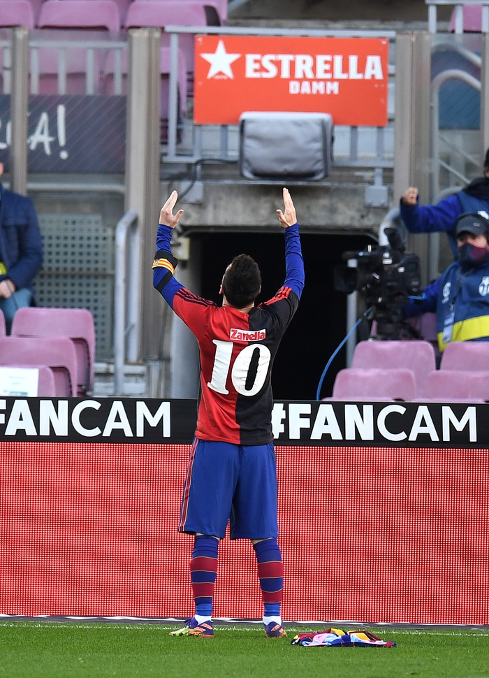 Barca đại thắng, Messi ghi bàn cởi áo tri ân Maradona - Ảnh 9.