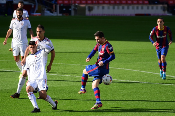 Barca đại thắng, Messi ghi bàn cởi áo tri ân Maradona - Ảnh 2.
