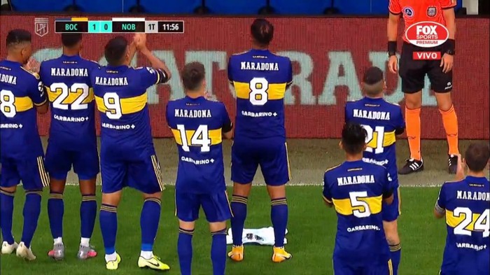 Con gái Maradona bật khóc nức nở khi cầu thủ Boca Juniors tri ân - Ảnh 2.