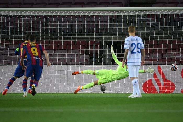 Messi lập kỷ lục trên chấm penalty, Barca nhọc nhằn giành 3 điểm - Ảnh 2.