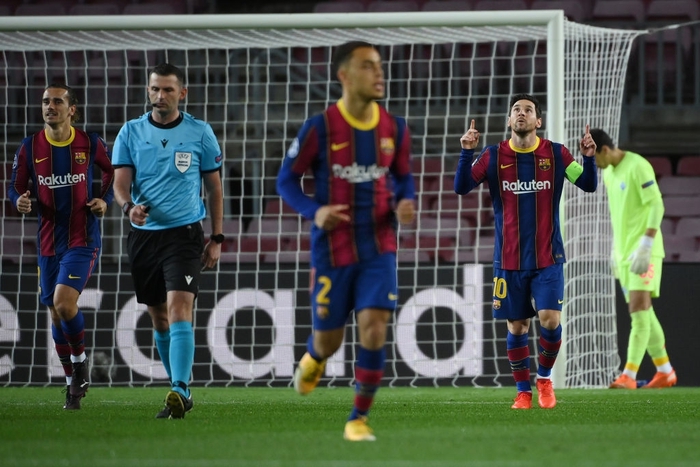 Messi lập kỷ lục trên chấm penalty, Barca nhọc nhằn giành 3 điểm - Ảnh 3.