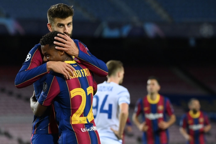 Messi lập kỷ lục trên chấm penalty, Barca nhọc nhằn giành 3 điểm - Ảnh 7.