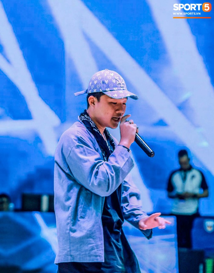 Cặp thầy trò King of Rap khuấy động khán giả VBA bằng tinh thần &quot;Người Hùng Sân Đấu&quot; - Ảnh 8.