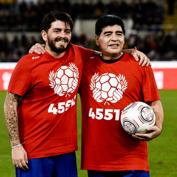 Con trai Maradona nổi giận, dọa dẫm 2 phóng viên vì phát ngôn thiếu suy nghĩ về cha mình - Ảnh 2.