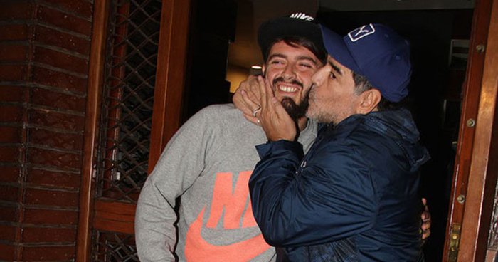 Con trai Maradona nổi giận, dọa dẫm 2 phóng viên vì phát ngôn thiếu suy nghĩ về cha mình - Ảnh 1.