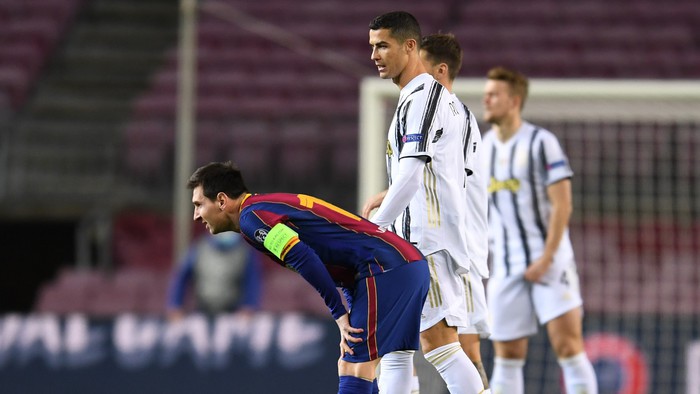 Chị gái Ronaldo đăng hình chế giễu Messi quỳ gối trước CR7 - Ảnh 3.