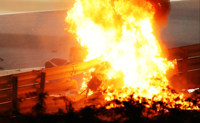 Người tuyết Kimi Raikkonen hoảng hồn thoát khỏi xe đua F1 bốc cháy dữ dội - Ảnh 8.