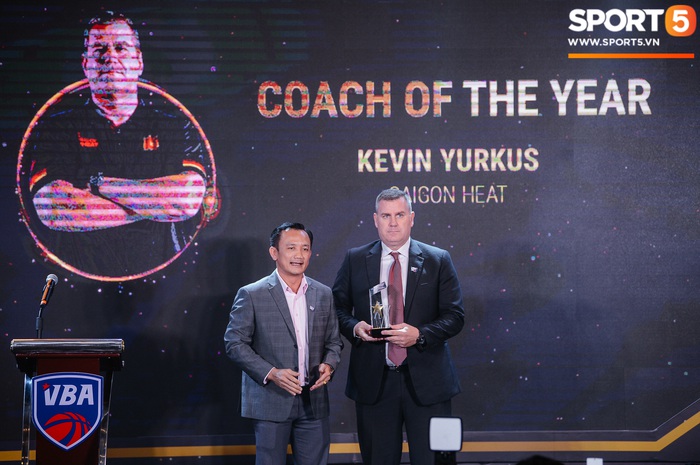 VBA Awards 2020: &quot;Huấn luyện viên của năm&quot; gọi tên Kevin Yurkus - Ảnh 2.