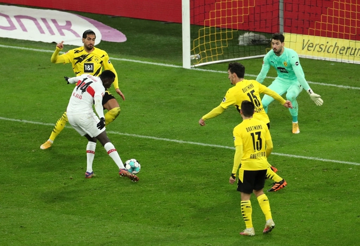 Dortmund thảm bại 1-5 dù kiểm soát bóng 72%, Lewandowski giúp Bayern thoát thua đội mới lên hạng - Ảnh 5.