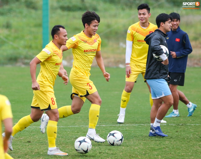 Văn Quyết &quot;đói&quot; bóng khi tập, HLV Park Hang-seo phải nhắc các tuyển thủ Việt Nam - Ảnh 2.