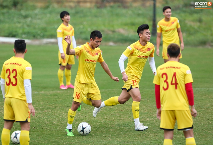 Văn Quyết &quot;đói&quot; bóng khi tập, HLV Park Hang-seo phải nhắc các tuyển thủ Việt Nam - Ảnh 1.
