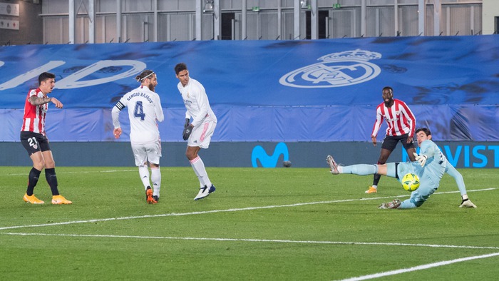 Real Madrid nhọc nhằn giành chiến thắng dù hơn người từ sớm - Ảnh 9.