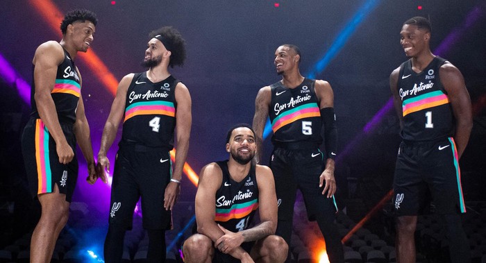 Miami Heat tung mẫu áo đấu City Edition cực chất - Ảnh 8.