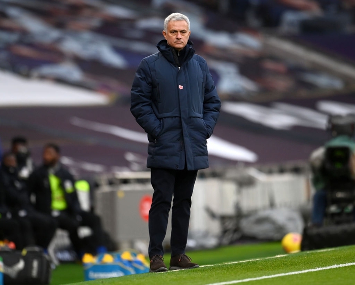 Mourinho chết lặng trên đường pitch, chứng kiến học trò mắc sai lầm tai hại khiến Tottenham thua tâm phục khẩu phục - Ảnh 1.