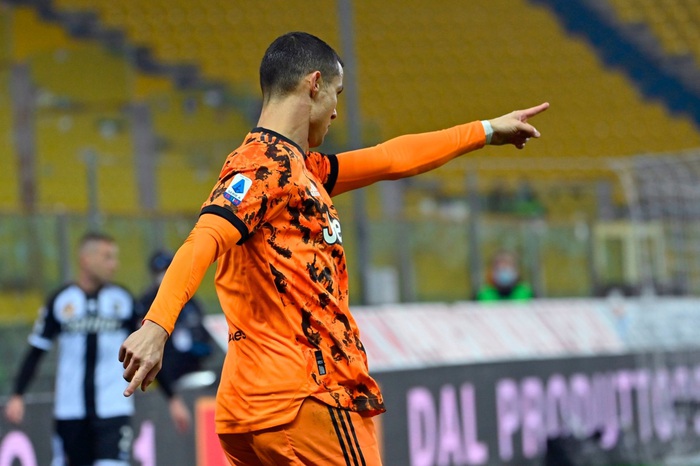 Ronaldo ghi dấu ấn trong ngày Juventus &quot;mở tiệc&quot; bàn thắng - Ảnh 6.