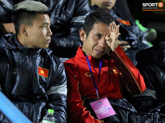 Biểu cảm của team tuyển thủ nổi tiếng khi bị cho ra rìa ở trận tuyển Việt Nam đấu đàn em U22 - Ảnh 7.