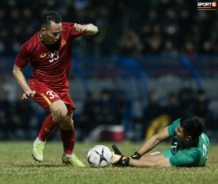 Hai tuyển thủ Việt Nam gặp vận đen trong trận thắng U22 - Ảnh 1.