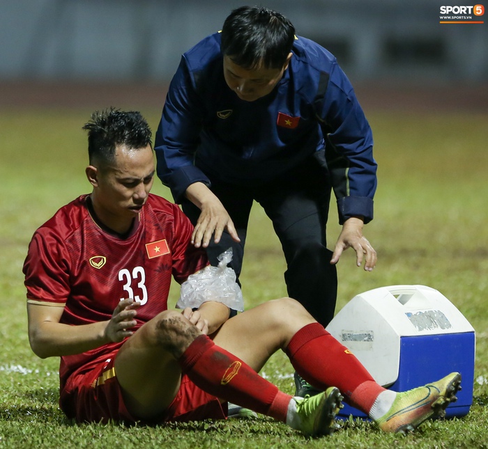 Hai tuyển thủ Việt Nam gặp vận đen trong trận thắng U22 - Ảnh 3.