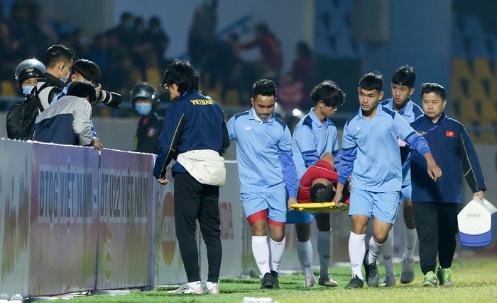 Hai tuyển thủ Việt Nam gặp vận đen trong trận thắng U22 - Ảnh 7.