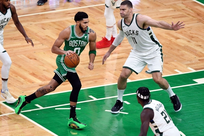 Ném thẳng mặt Giannis Antetokounmpo, Jayson Tatum mang về chiến thắng nghẹt thở cho Boston Celtics - Ảnh 1.